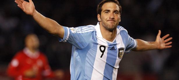 FB体育官方网站-曼城碾压阿森纳，苏亚雷斯扛起全队，一场战术与意志的较量