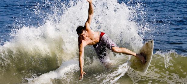 FB体育APP-赛道上的红与银，法拉利鏖战梅赛德斯，维斯塔潘却悄然统治全场