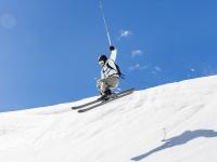 FB体育-赛道上的逆袭，法拉利如何翻盘哈斯，维斯塔潘带队锁定胜局