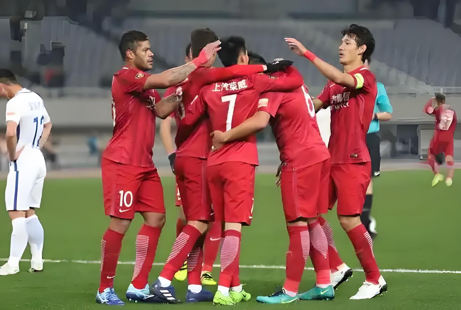 包含上海上港迎战川崎前锋，关键比赛临近的词条