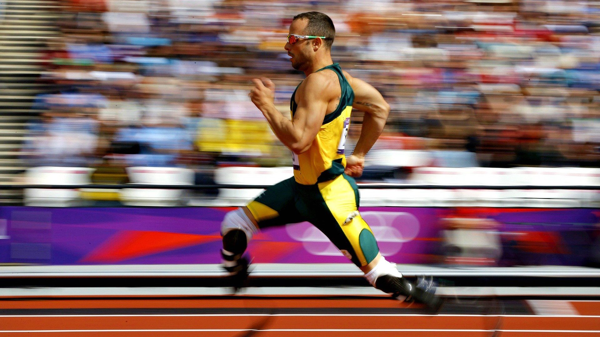 赛道上的红与银,法拉利鏖战梅赛德斯,维斯塔潘却悄然统治全场